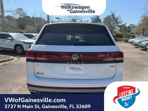 Used 2024 Volkswagen Atlas Peak Edition SEL image 5