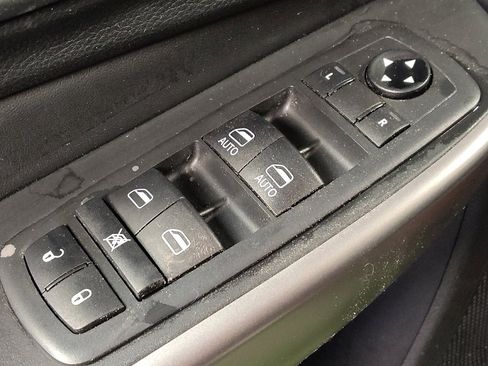 Used 2021 Jeep Cherokee Latitude Lux w/ Sun & Sound Group AWD/4WD image 27