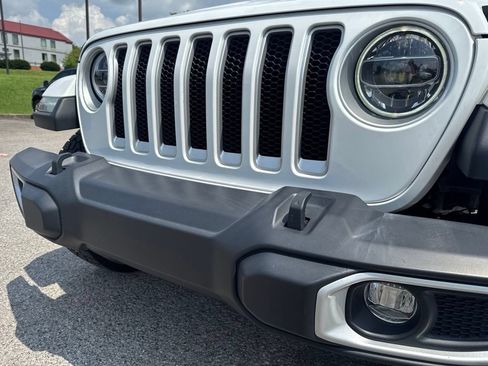 Used 2022 Jeep Wrangler Unlimited Sahara w/ LED Lighting Group AWD/4WD image 10