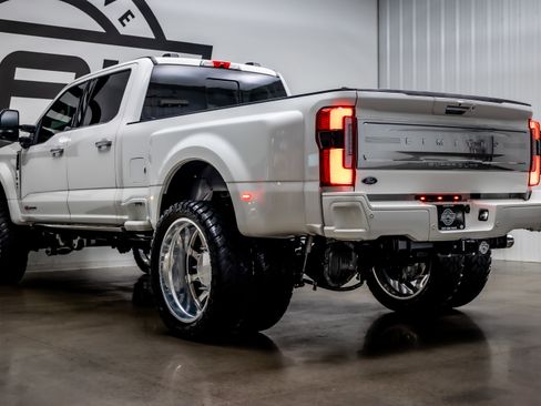 Used 2024 Ford F450 Limited w/ FX4 Off-Road Package image 40