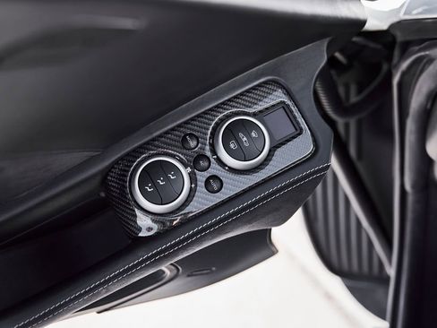 Used 2012 McLaren MP4-12C Coupe RWD image 33