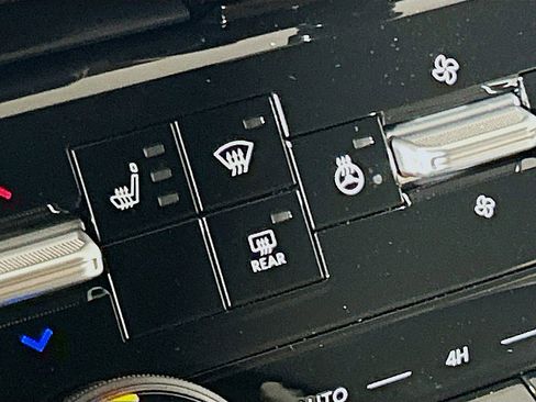 New 2025 Nissan Armada SL w/ Captain's Chari Seat Package image 22