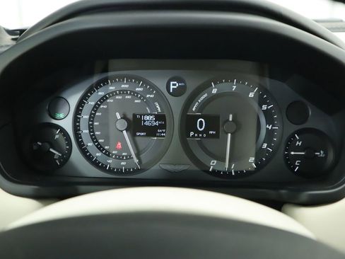 Used 2015 Aston Martin Vanquish Coupe image 33