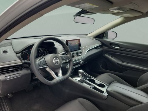 Used 2024 Nissan Altima 2.5 SV FWD image 16