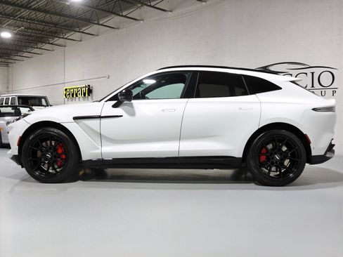 Used 2021 Aston Martin DBX AWD/4WD image 10