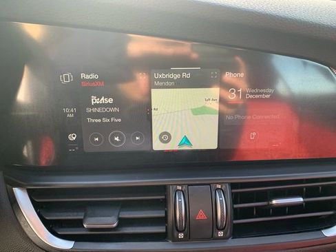 Used 2024 Alfa Romeo Giulia Ti w/ Performance Driving Package image 23