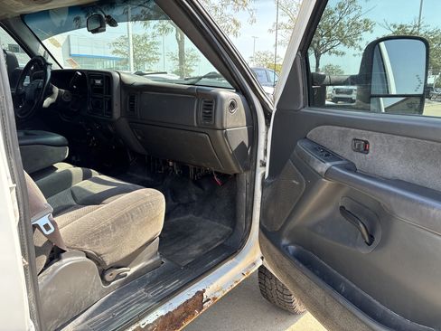 Used 2005 Chevrolet Silverado 3500 LS w/ Heavy-Duty Power Package AWD/4WD image 13