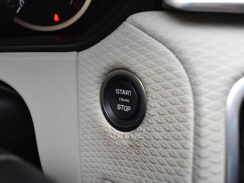 Used 2023 Land Rover Range Rover Velar R-Dynamic S image 33