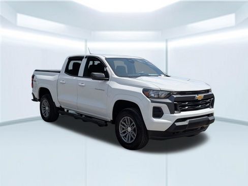 Used 2025 Chevrolet Colorado LT w/ Advanced Trailering Package AWD/4WD image 8