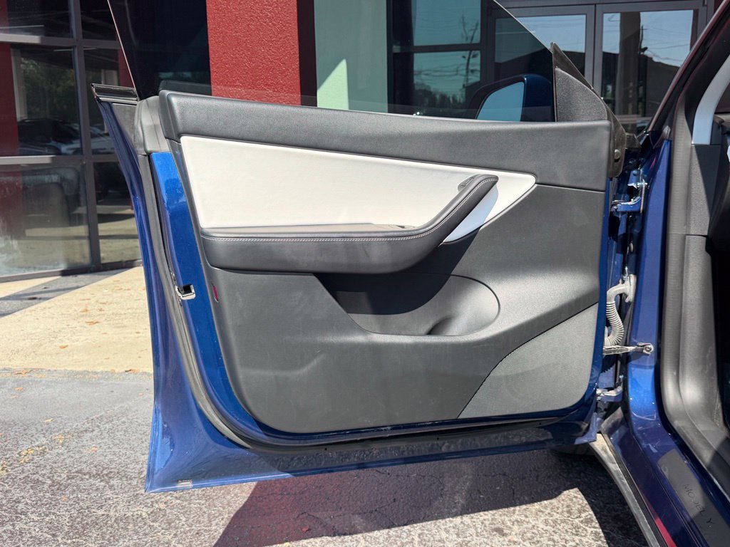 Used 2022 Tesla Model Y Performance AWD/4WD image 19
