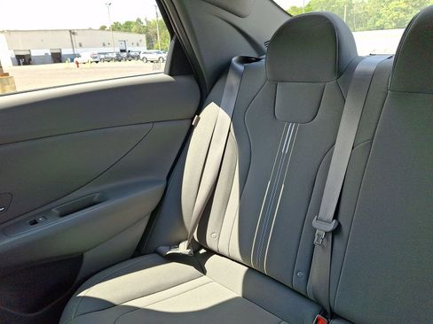 Used 2024 Hyundai Elantra SEL FWD image 12
