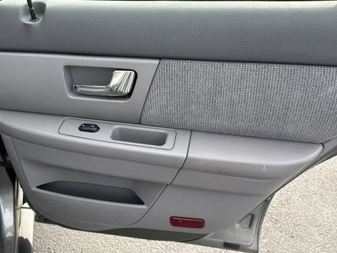 Used 2001 Ford Taurus SES image 18
