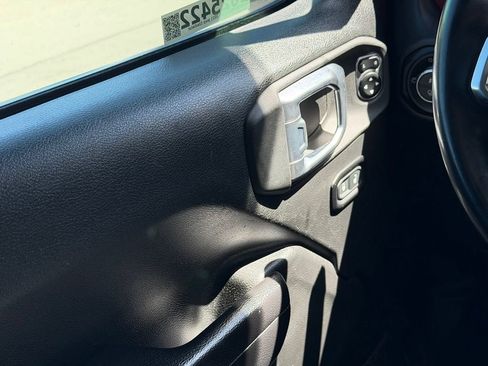 Used 2021 Jeep Gladiator Rubicon AWD/4WD image 9
