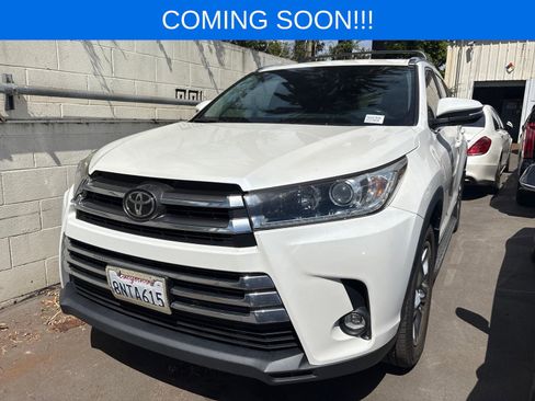 Used 2019 Toyota Highlander Limited w/ Carpet Mat Package (TMS) AWD/4WD image 1