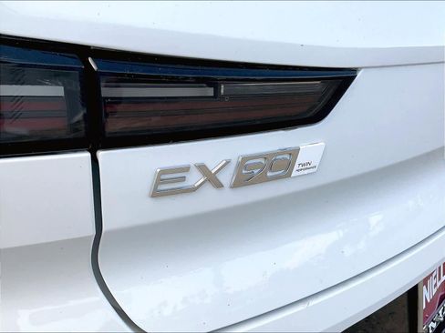 New 2025 Volvo EX90 Plus image 26