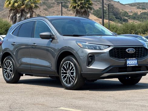 New 2025 Ford Escape Base image 1