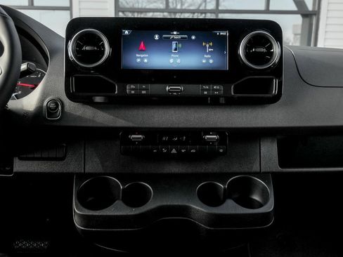 Used 2025 Mercedes-Benz Sprinter 2500 image 20