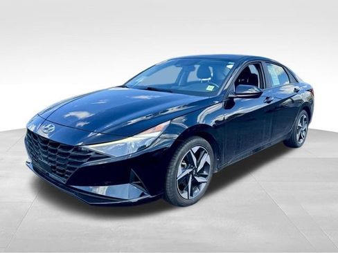Used 2023 Hyundai Elantra SEL w/ Convenience Package FWD image 3