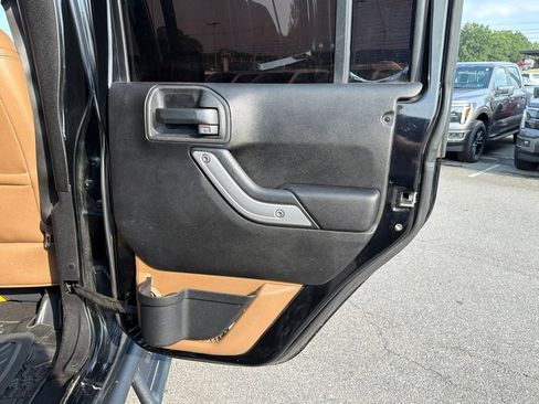 Used 2013 Jeep Wrangler Unlimited Rubicon w/ Connectivity Group AWD/4WD image 19