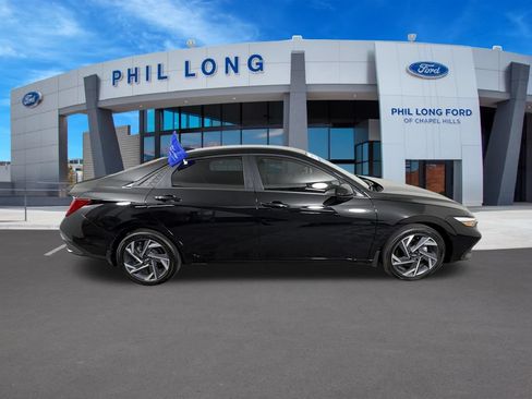 Used 2025 Hyundai Elantra SEL FWD image 6