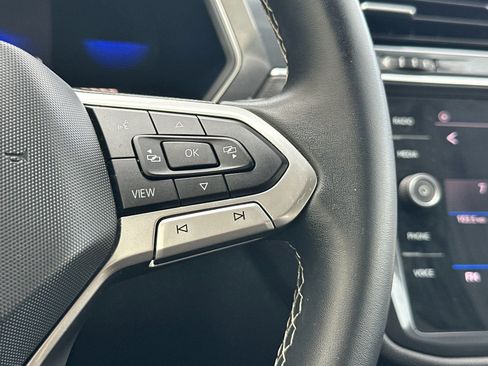 Used 2022 Volkswagen Tiguan SE image 28