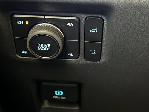 Used 2025 Ford Expedition Platinum AWD/4WD image 36