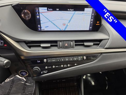 Used 2019 Lexus ES 300h image 23