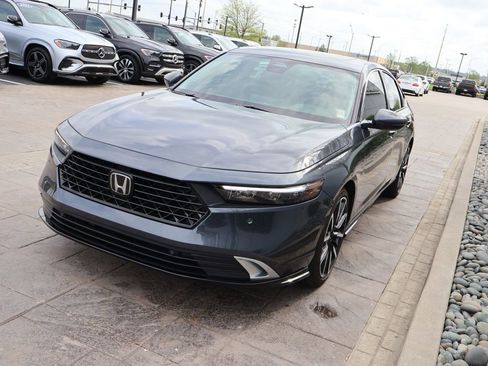 Used 2023 Honda Accord Touring image 4