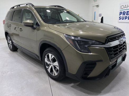 Used 2025 Subaru Ascent Premium AWD/4WD image 2
