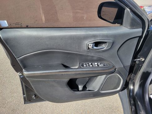 Used 2019 Jeep Compass Latitude image 18