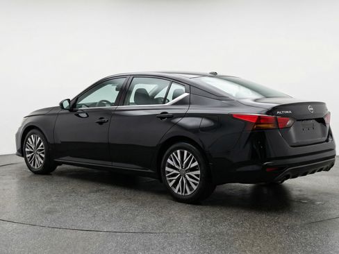 Used 2025 Nissan Altima 2.5 SV image 6