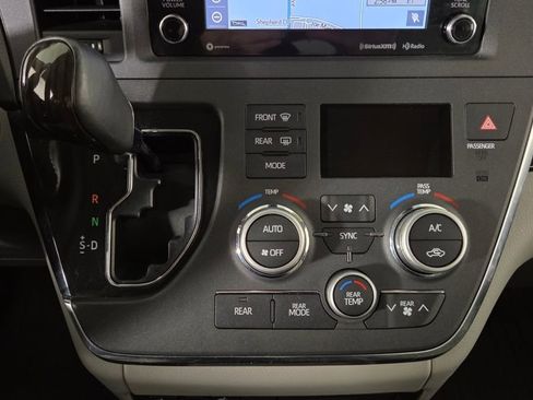 Used 2018 Toyota Sienna XLE w/ XLE Navigation Package image 24