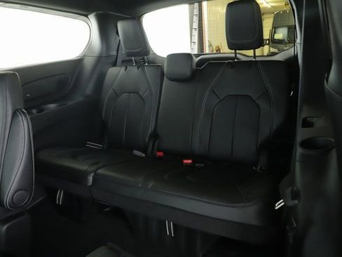 New 2026 Chrysler Pacifica Select AWD/4WD image 29
