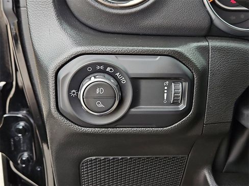 Certified 2023 Jeep Gladiator Overland image 24