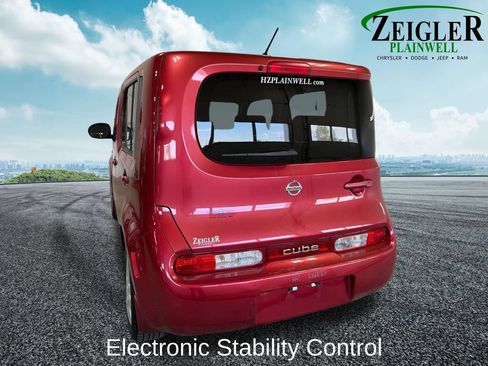 Used 2009 Nissan Cube 1.8 S w/ Interior Designer Pkg FWD image 4