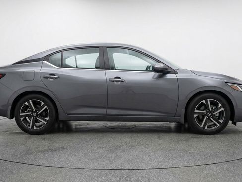 Used 2025 Nissan Sentra SV FWD image 11