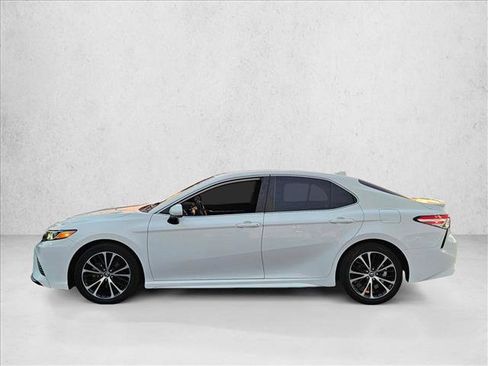 Used 2020 Toyota Camry SE image 9