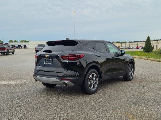 Used 2023 Chevrolet Blazer LT w/ Driver Confidence Package AWD/4WD image 5