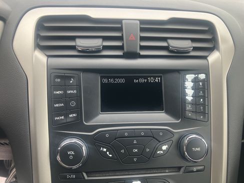 Used 2013 Ford Fusion SE FWD image 25