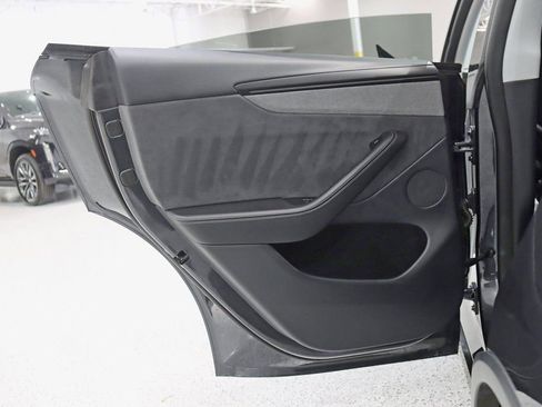 Used 2026 Tesla Model Y Long Range image 36