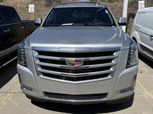 Used 2017 Cadillac Escalade Premium Luxury AWD/4WD image 3