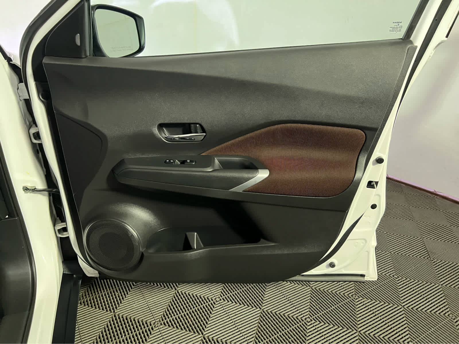 Certified 2024 Nissan Kicks SR FWD image 28