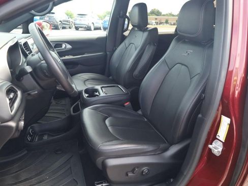 Used 2021 Chrysler Pacifica Touring-L w/ Premium & Safety Sphere Group FWD image 20