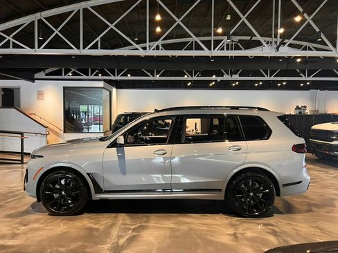 Used 2024 BMW X7 xDrive40i w/ M Sport Package AWD/4WD image 2