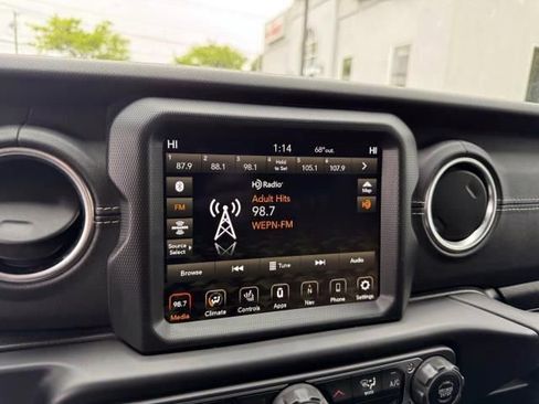 Certified 2022 Jeep Wrangler Unlimited Sahara w/ Cold Weather Group image 18