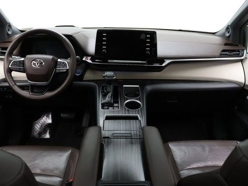 Certified 2021 Toyota Sienna Platinum image 23