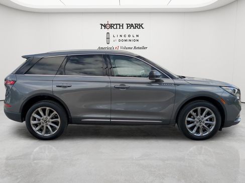 Used 2022 Lincoln Corsair AWD w/ Premium Package image 6