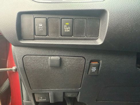 Used 2015 Toyota Sienna SE Premium image 17