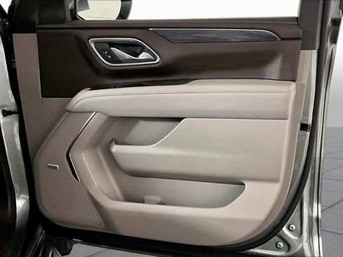 Used 2023 GMC Yukon SLT w/ SLT Luxury Package RWD image 21