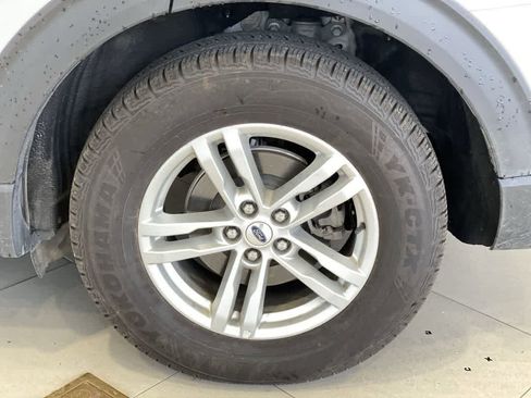 Used 2020 Ford Explorer XLT w/ Equipment Group 202A AWD/4WD image 13